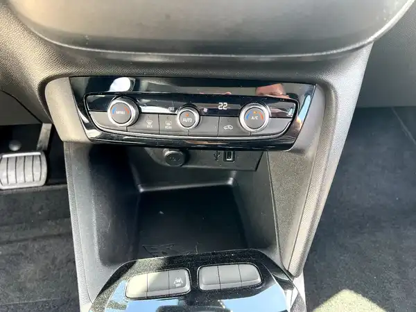 OPEL CORSA (23/26)