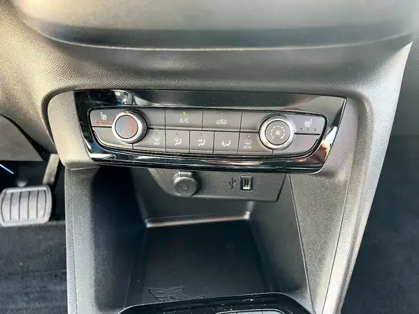OPEL CORSA (23/26)