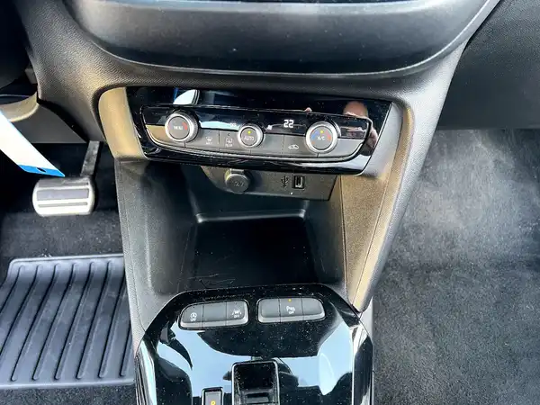 OPEL CORSA (23/26)