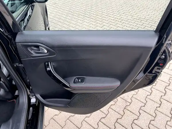 PEUGEOT 2008 (15/24)