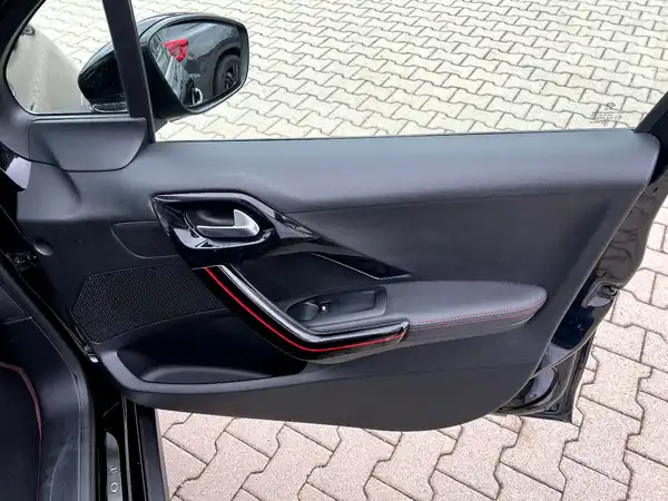 PEUGEOT 2008 (20/24)