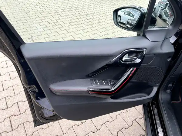 PEUGEOT 2008 (10/24)