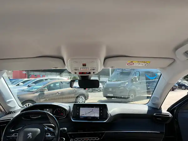 PEUGEOT 208 (16/24)