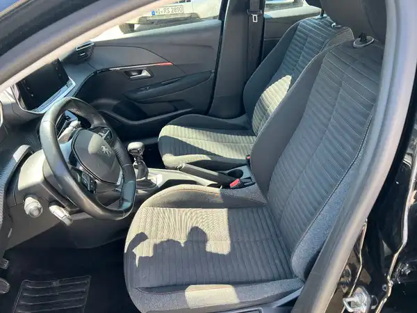 PEUGEOT 208 (8/24)