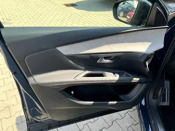 PEUGEOT 3008 (10/26)