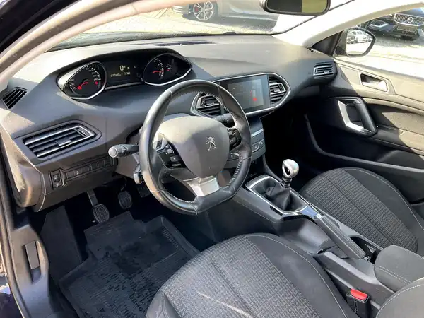 PEUGEOT 308 (9/25)
