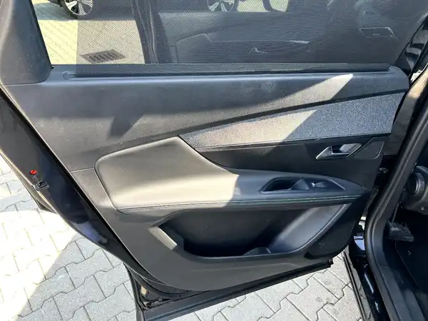 PEUGEOT 5008 (12/26)
