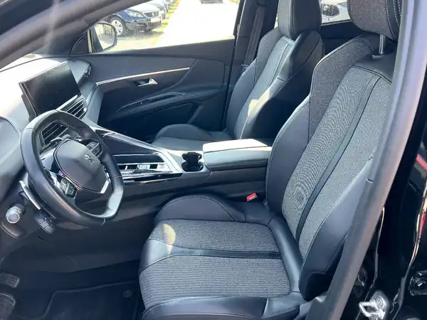 PEUGEOT 5008 (8/26)