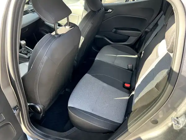 RENAULT CLIO (12/26)
