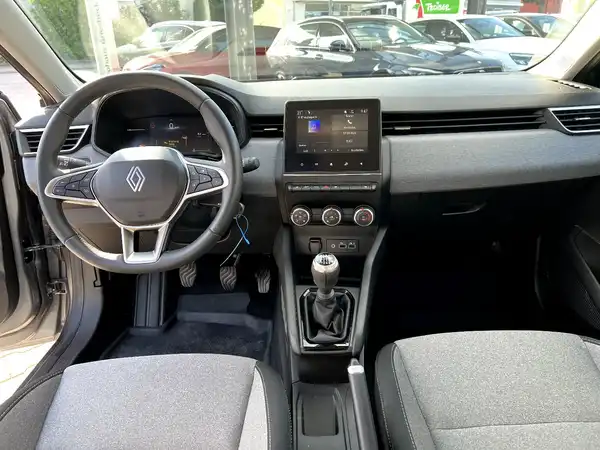 RENAULT CLIO (17/26)