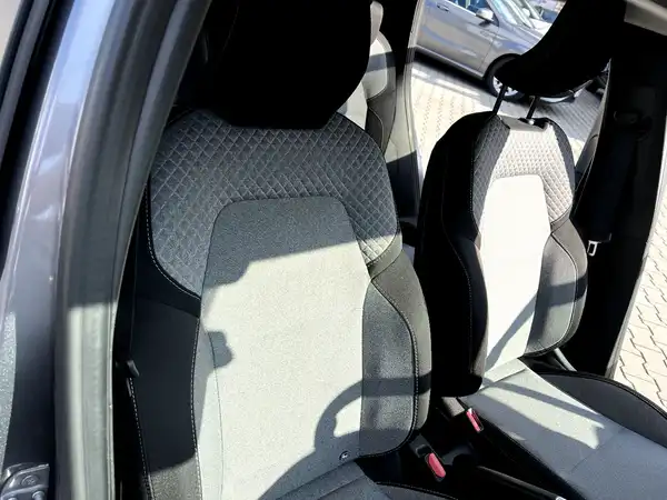 RENAULT CLIO (20/26)