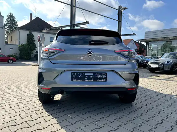 RENAULT CLIO (3/26)