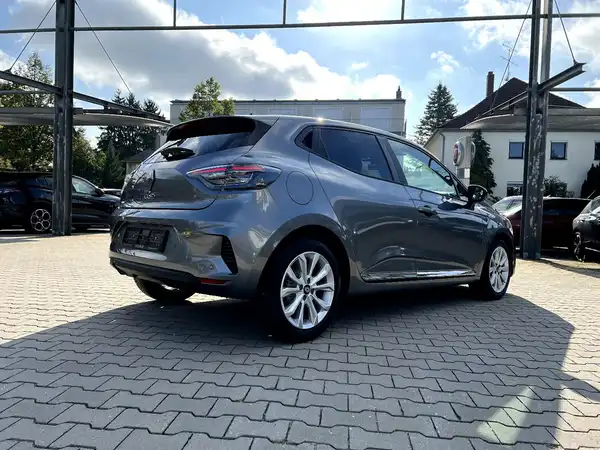 RENAULT CLIO (4/26)