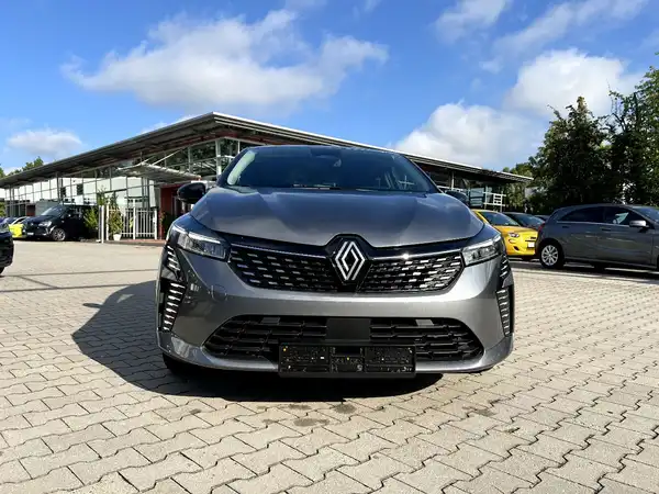 RENAULT CLIO (6/26)