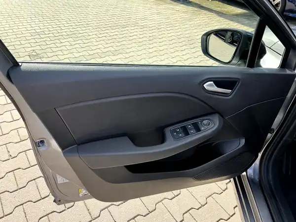 RENAULT CLIO (10/26)