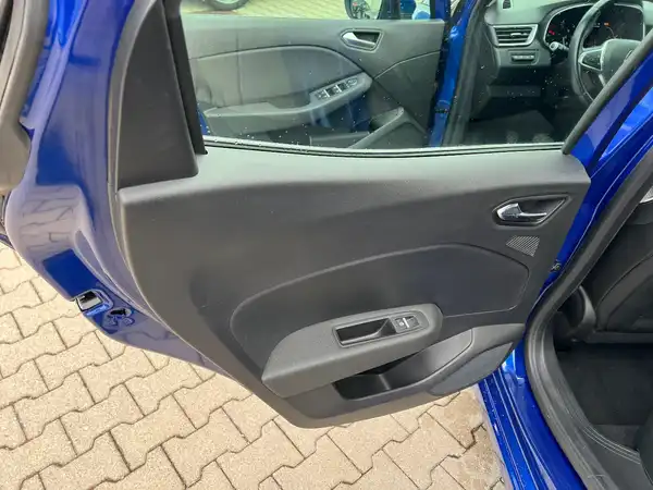 RENAULT CLIO (11/26)