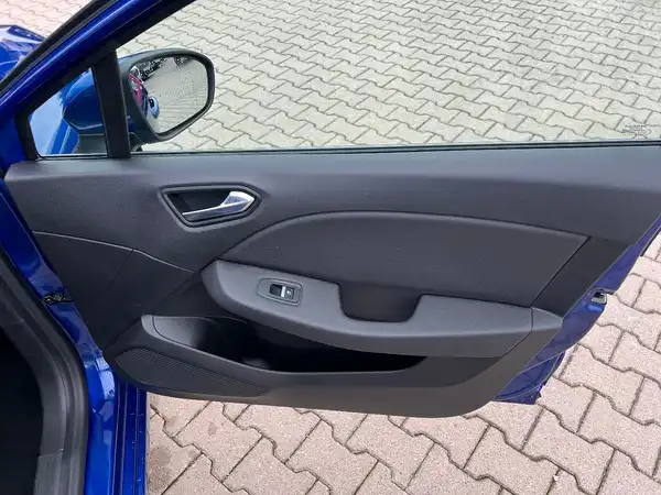 RENAULT CLIO (19/26)