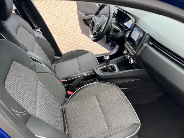 RENAULT CLIO (20/26)