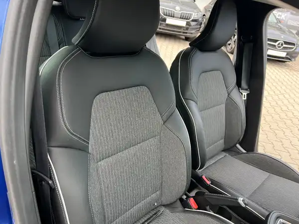 RENAULT CLIO (21/26)