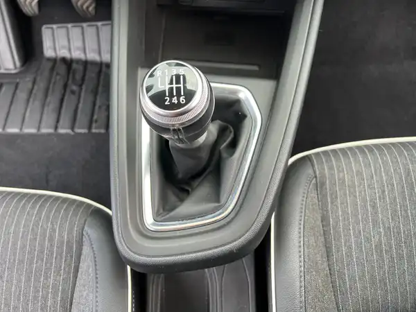 RENAULT CLIO (22/26)