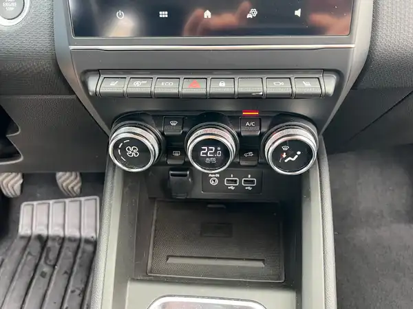 RENAULT CLIO (23/26)