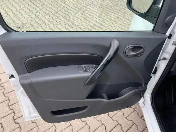 RENAULT KANGOO (17/26)