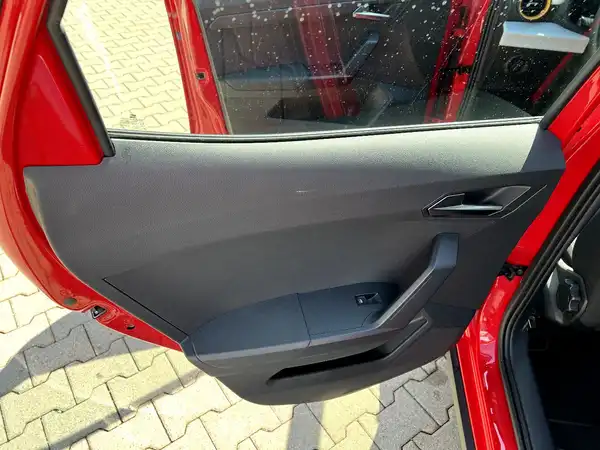 SEAT ARONA (11/26)