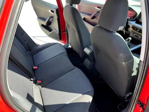 SEAT ARONA (15/26)