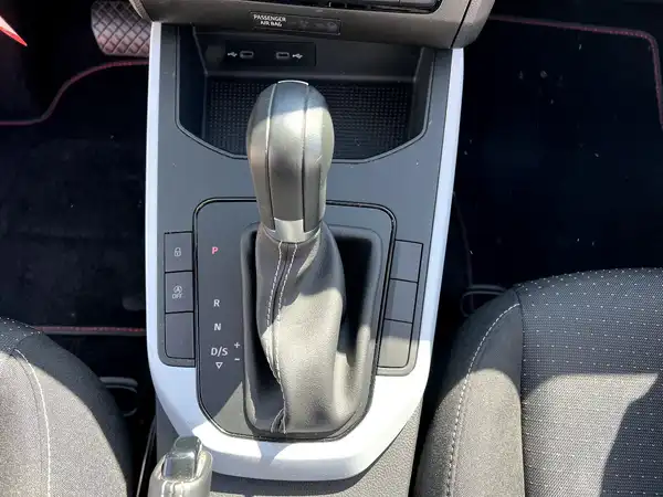 SEAT ARONA (22/26)