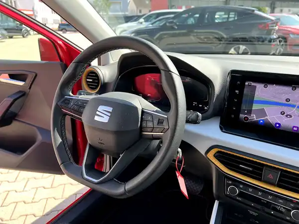 SEAT ARONA (25/26)
