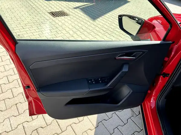 SEAT ARONA (10/26)