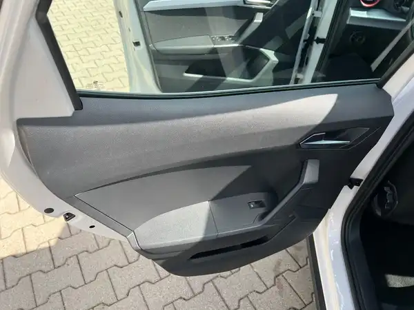 SEAT ARONA (11/26)