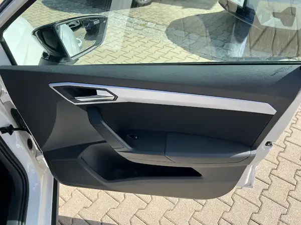 SEAT ARONA (19/26)