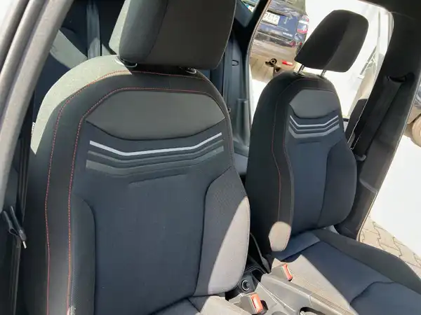 SEAT ARONA (21/26)