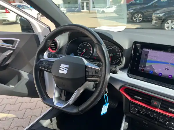 SEAT ARONA (25/26)