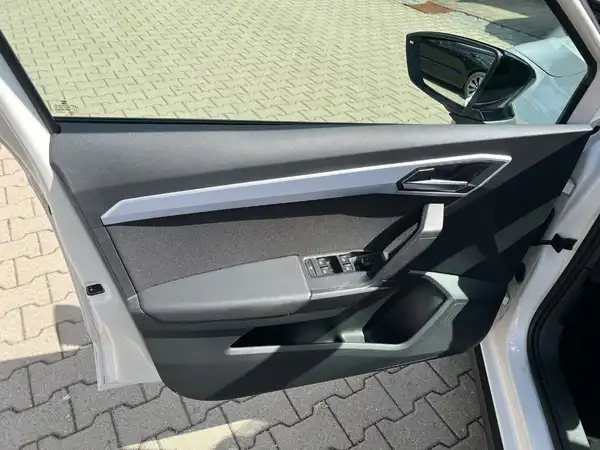 SEAT ARONA (10/26)