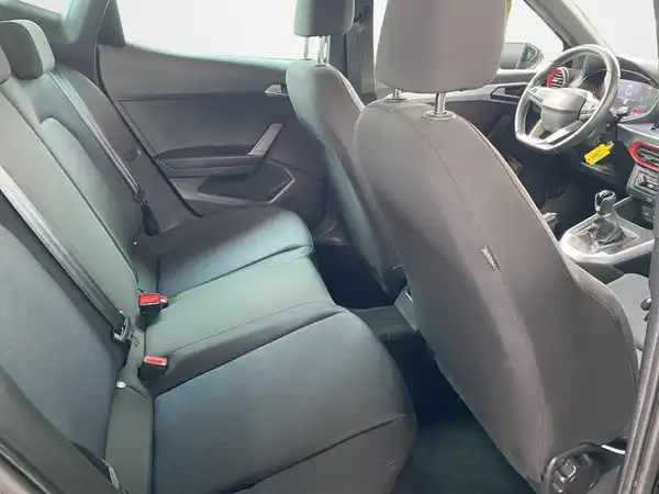 SEAT ARONA (13/19)
