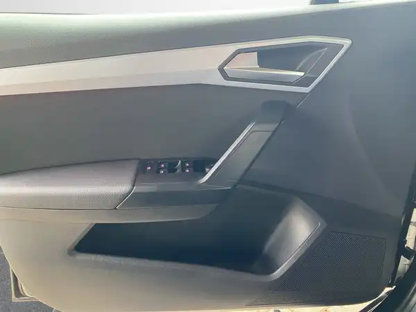 SEAT ARONA (17/19)