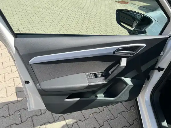 SEAT ARONA (10/26)