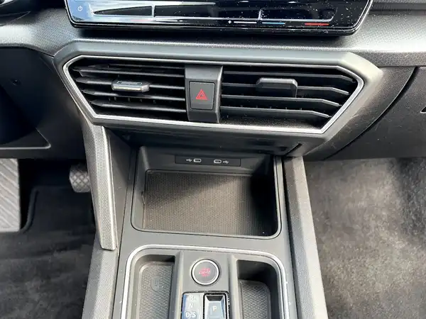 SEAT LEON CUPRA SPORTSTOURER (24/26)
