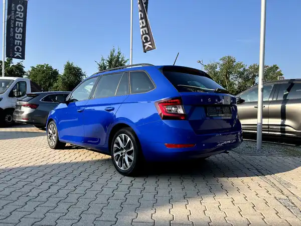 ŠKODA FABIA (2/27)