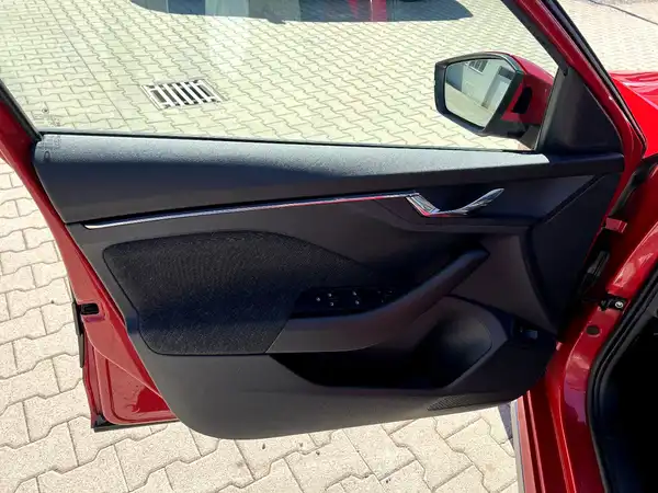 ŠKODA KAMIQ (10/27)