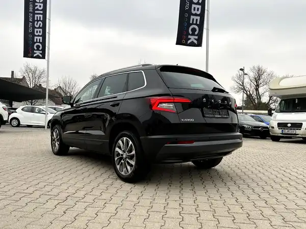 ŠKODA KAROQ (2/28)