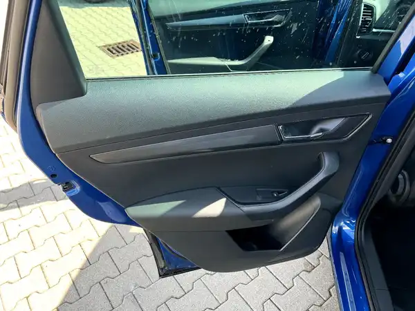 ŠKODA KAROQ (12/27)