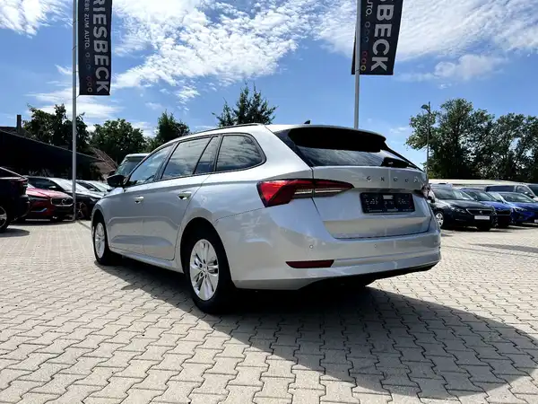 ŠKODA OCTAVIA (2/27)
