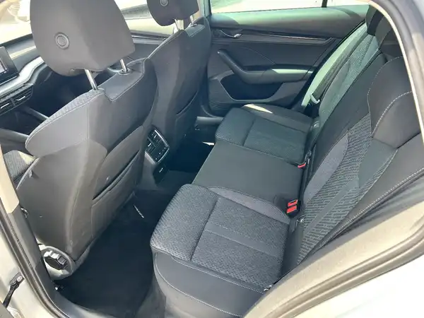 ŠKODA OCTAVIA (11/27)