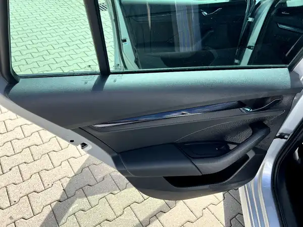 ŠKODA OCTAVIA (12/27)