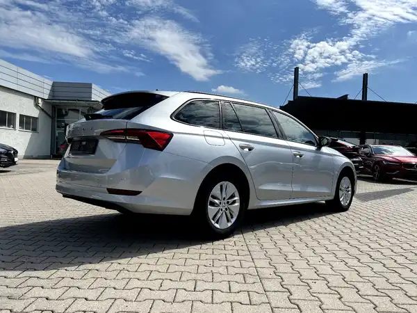ŠKODA OCTAVIA (4/27)