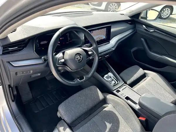 ŠKODA OCTAVIA (8/27)