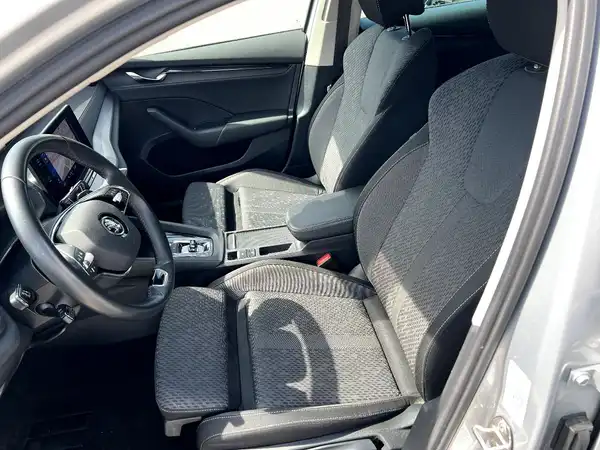 ŠKODA OCTAVIA (9/27)